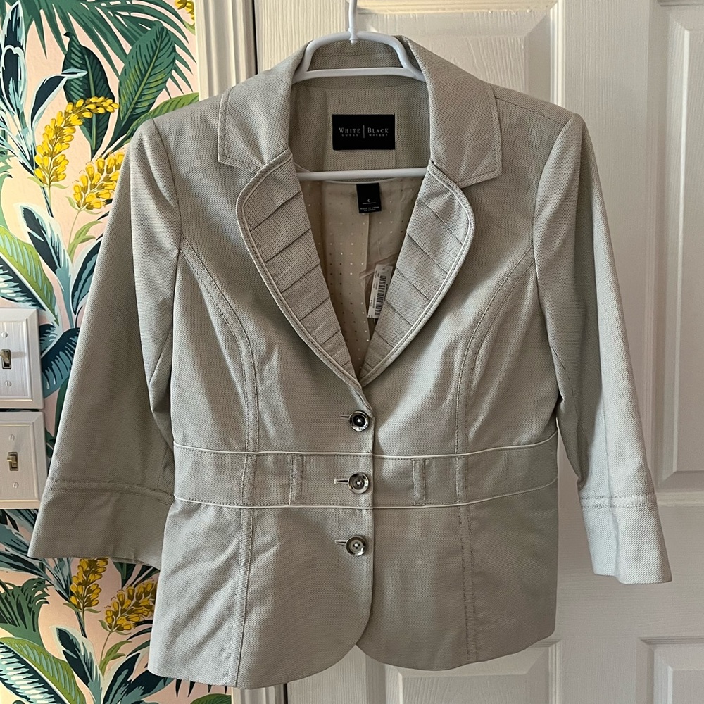 NWT white house black market 3/4 sleeve khaki blazer- size 6